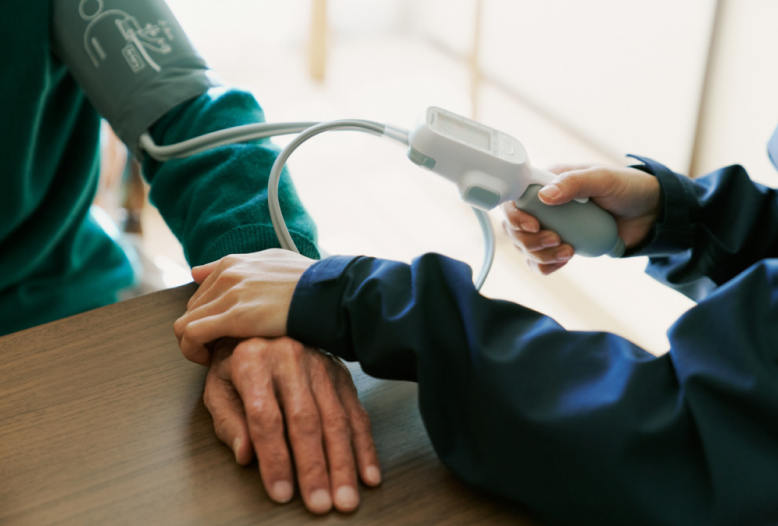 それぞれ別の場所から入社されていますが、人の役に立ちたいという想いを持っている人は多い印象です。