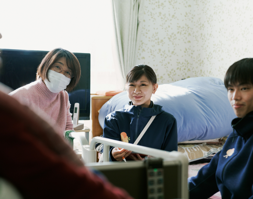 相手に合わせてコミュニケーションを取れる、視野の広いかたが向いています